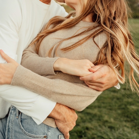 Aritzia Cashmere Sweater - The Group Babaton - Picture 1 of 9